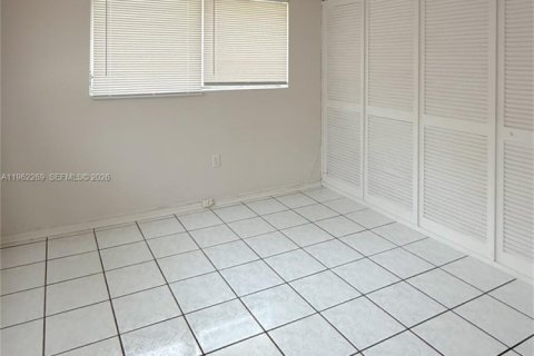 Appartement à louer à Coral Gables, Floride: 2 chambres, 65.03 m2 № 2023925 - photo 3