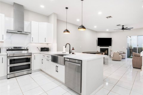 Touwnhouse à vendre à Fort Lauderdale, Floride: 2 chambres, 156.08 m2 № 2030359 - photo 5