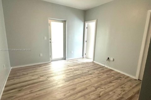 Condo in Miami Beach, Florida, 2 bedrooms  № 1956307 - photo 4