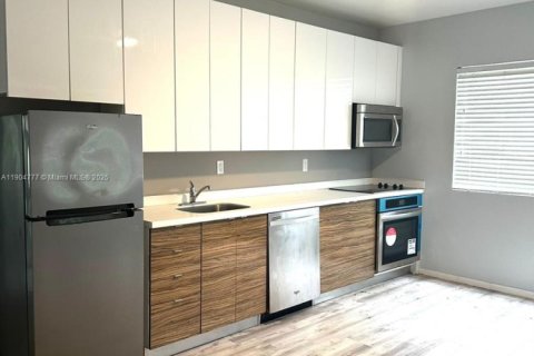 Condo in Miami Beach, Florida, 2 bedrooms  № 1956307 - photo 3