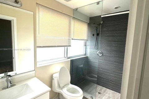 Condo in Miami Beach, Florida, 2 bedrooms  № 1956307 - photo 8