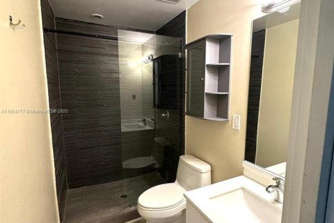 Condo in Miami Beach, Florida, 2 bedrooms  № 1956307 - photo 7