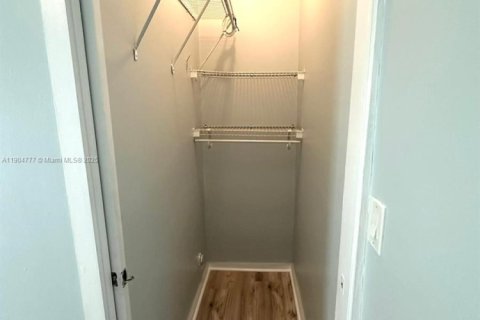 Condo in Miami Beach, Florida, 2 bedrooms  № 1956307 - photo 10