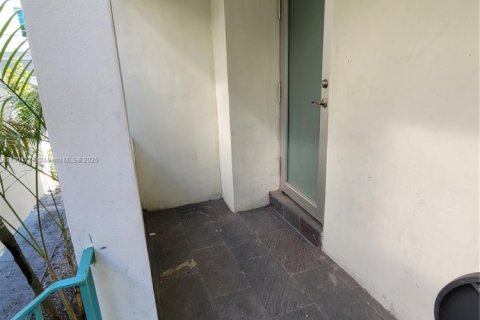 Condo in Miami Beach, Florida, 2 bedrooms  № 1956307 - photo 12