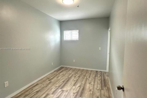 Condo in Miami Beach, Florida, 2 bedrooms  № 1956307 - photo 5