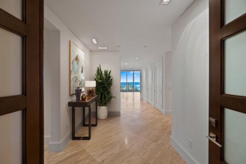 Condo in Palm Beach, Florida, 5 bedrooms № 2087655 - photo 2