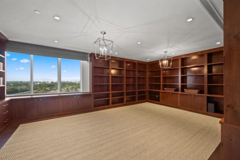 Condo in Palm Beach, Florida, 5 bedrooms № 2087655 - photo 20