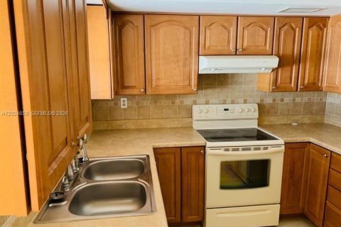 Copropriété à vendre à Pompano Beach, Floride: 2 chambres, 80.82 m2 № 2089489 - photo 2
