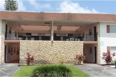 Copropriété à vendre à Pompano Beach, Floride: 2 chambres, 80.82 m2 № 2089489 - photo 6