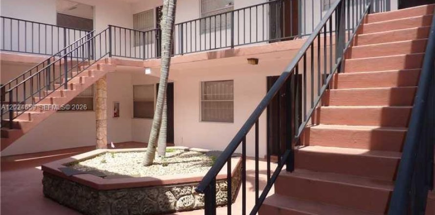 Condo à Pompano Beach, Floride, 2 chambres  № 2089489