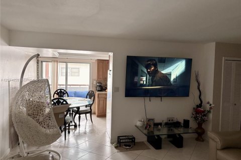 Copropriété à vendre à Pompano Beach, Floride: 2 chambres, 80.82 m2 № 2089489 - photo 11