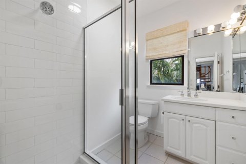 House in Palm Beach, Florida 6 bedrooms, 277.22 sq.m. № 2081940 - photo 16