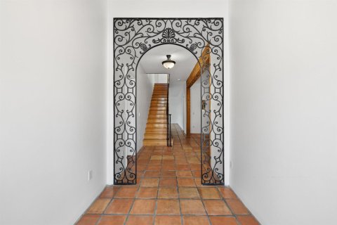 House in Palm Beach, Florida 6 bedrooms, 277.22 sq.m. № 2081940 - photo 3