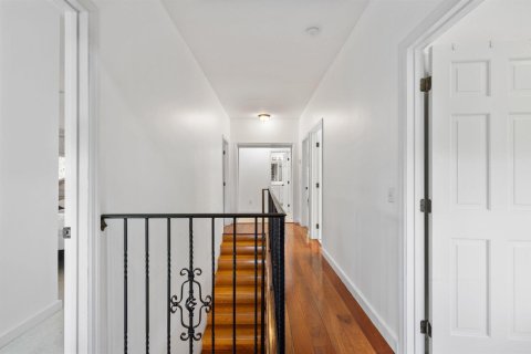 House in Palm Beach, Florida 6 bedrooms, 277.22 sq.m. № 2081940 - photo 10