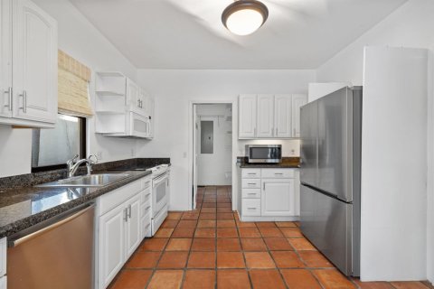 House in Palm Beach, Florida 6 bedrooms, 277.22 sq.m. № 2081940 - photo 7