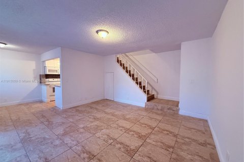 Touwnhouse à vendre à Margate, Floride: 2 chambres, 104.24 m2 № 1970201 - photo 3