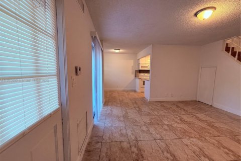 Touwnhouse à vendre à Margate, Floride: 2 chambres, 104.24 m2 № 1970201 - photo 4