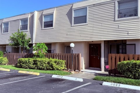 Touwnhouse à vendre à Margate, Floride: 2 chambres, 104.24 m2 № 1970201 - photo 2