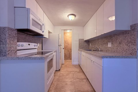 Touwnhouse à vendre à Margate, Floride: 2 chambres, 104.24 m2 № 1970201 - photo 7