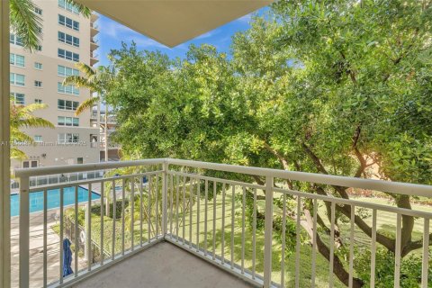 Condo in Miami, Florida, 2 bedrooms  № 1944096 - photo 20