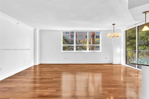 Condo in Miami, Florida, 2 bedrooms  № 1944096 - photo 5