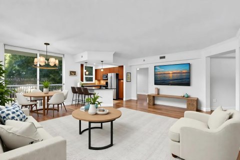 Condo in Miami, Florida, 2 bedrooms  № 1944096 - photo 1