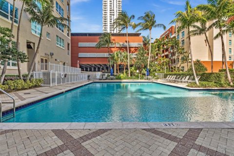 Condo in Miami, Florida, 2 bedrooms  № 1944096 - photo 24