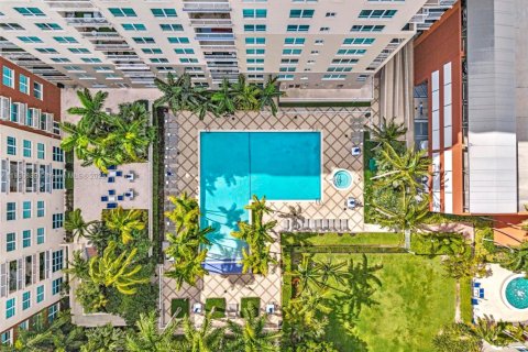 Condo in Miami, Florida, 2 bedrooms  № 1944096 - photo 26