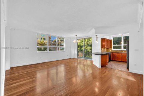 Condo in Miami, Florida, 2 bedrooms  № 1944096 - photo 2