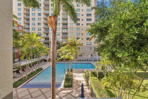 Condo in Miami, Florida, 2 bedrooms  № 1944096 - photo 23