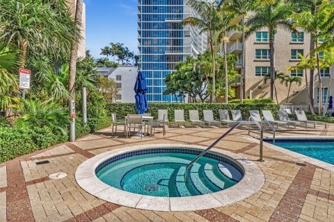 Condo in Miami, Florida, 2 bedrooms  № 1944096 - photo 25