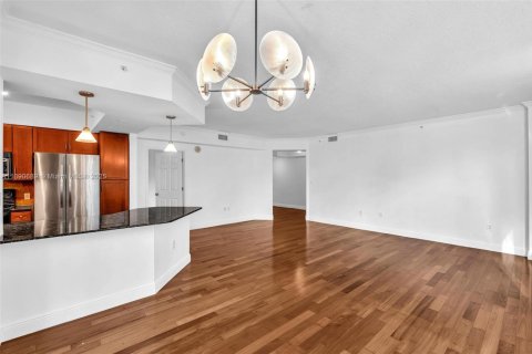 Condo in Miami, Florida, 2 bedrooms  № 1944096 - photo 4