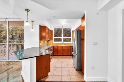 Condo in Miami, Florida, 2 bedrooms  № 1944096 - photo 6