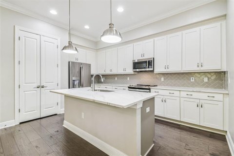 Touwnhouse à vendre à Tampa, Floride: 4 chambres, 224.92 m2 № 1905010 - photo 11