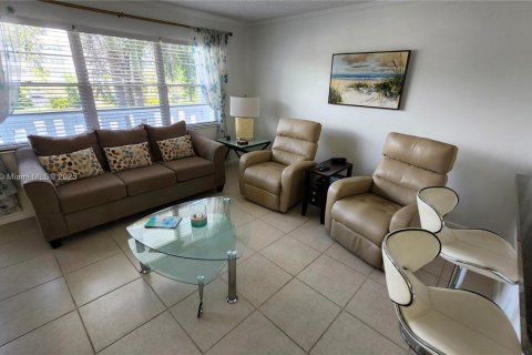 Condominio en venta en Deerfield Beach, Florida, 1 dormitorio, 65.03 m2 № 1693241 - foto 15