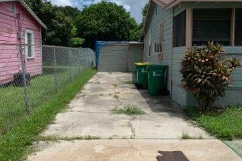 House in Cocoa, Florida 2 bedrooms, 71.35 sq.m. № 2242864 - photo 3