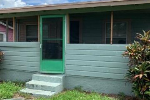 House in Cocoa, Florida 2 bedrooms, 71.35 sq.m. № 2242864 - photo 4