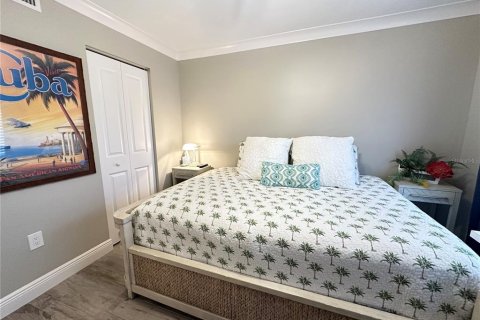 Condo in Saint Petersburg, Florida, 2 bedrooms  № 1559800 - photo 24