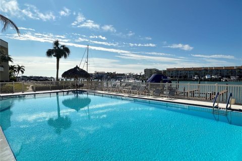 Condo in Saint Petersburg, Florida, 2 bedrooms  № 1559800 - photo 7