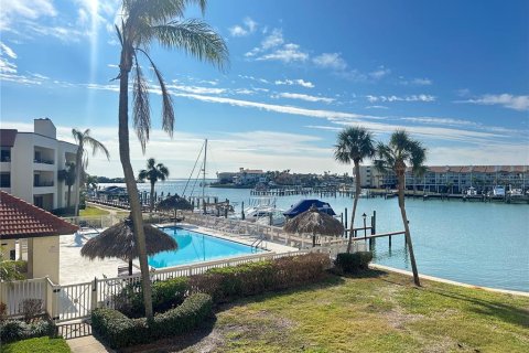 Condo in Saint Petersburg, Florida, 2 bedrooms  № 1559800 - photo 29