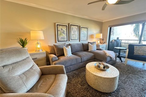Condo in Saint Petersburg, Florida, 2 bedrooms  № 1559800 - photo 16