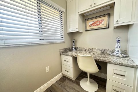 Condo in Saint Petersburg, Florida, 2 bedrooms  № 1559800 - photo 14