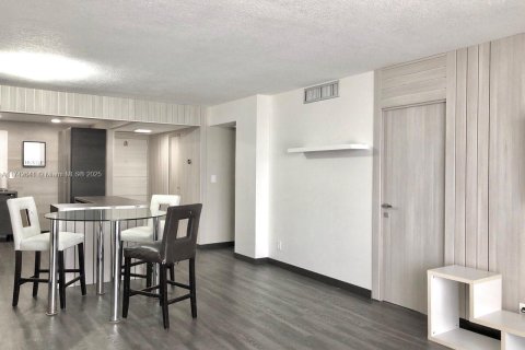 Copropriété à vendre à Hallandale Beach, Floride: 2 chambres, 106.84 m2 № 1960768 - photo 30