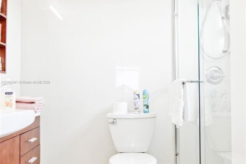 Copropriété à vendre à Hallandale Beach, Floride: 2 chambres, 106.84 m2 № 1960768 - photo 17