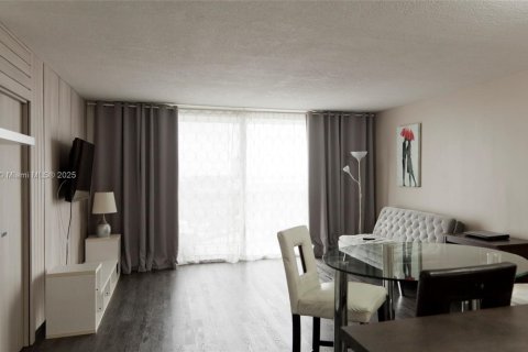 Copropriété à vendre à Hallandale Beach, Floride: 2 chambres, 106.84 m2 № 1960768 - photo 10