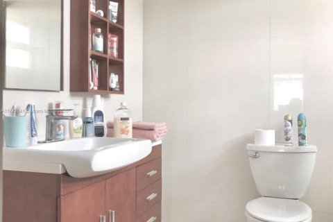 Copropriété à vendre à Hallandale Beach, Floride: 2 chambres, 106.84 m2 № 1960768 - photo 25