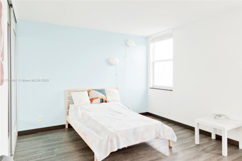 Copropriété à vendre à Hallandale Beach, Floride: 2 chambres, 106.84 m2 № 1960768 - photo 14