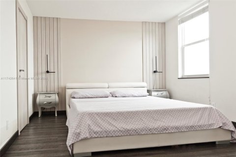 Copropriété à vendre à Hallandale Beach, Floride: 2 chambres, 106.84 m2 № 1960768 - photo 7