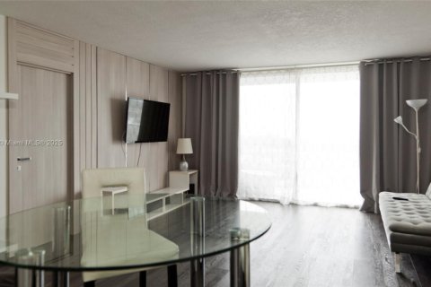 Copropriété à vendre à Hallandale Beach, Floride: 2 chambres, 106.84 m2 № 1960768 - photo 9