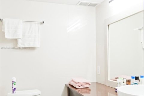 Copropriété à vendre à Hallandale Beach, Floride: 2 chambres, 106.84 m2 № 1960768 - photo 19
